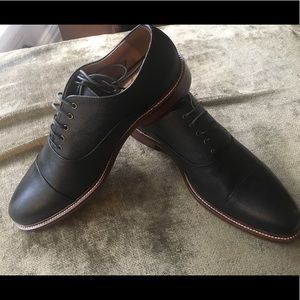 Men’s black lace up dress